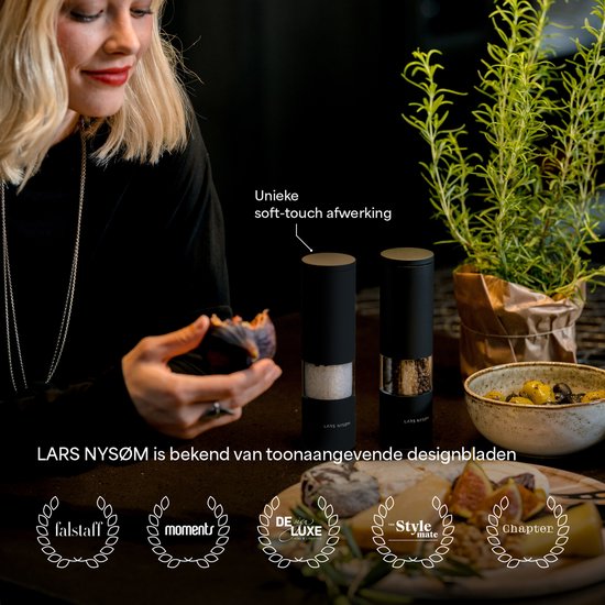 LARS NYSØM Set Cadeau Moulins à Épices & Épices - Coffret moulin à sel et poivre avec moulin à piment et 2 pots à épices (sel, poivre, piment) - Une belle idée cadeau grâce au joli coffret cadeau - Marron taupe/beige amande