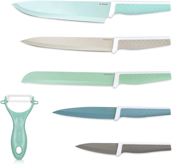 Roestvrijstalen Keukenmessen Met Vier Plaatjes, Geïsoleerd Op Zwarte Achtergrond Stock Foto