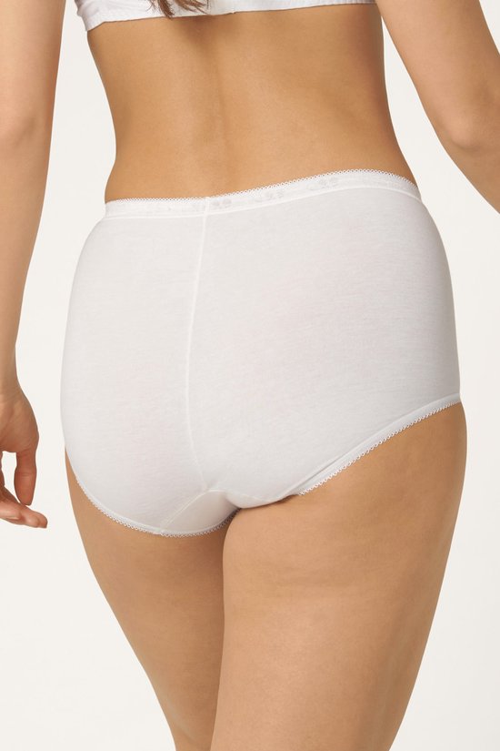 Achterkant van een witte gestreepte maxi slip.
