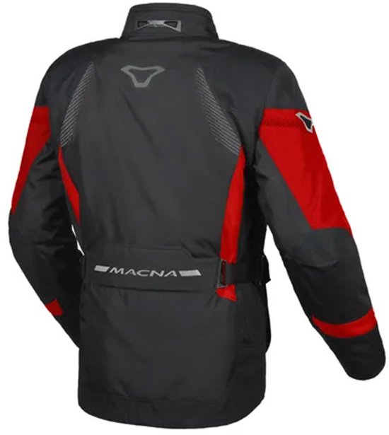 Achterkant zwarte motorjas met rode accenten op de mouwen. 'MACNA' logo op de rug en reflecterende strepen.
