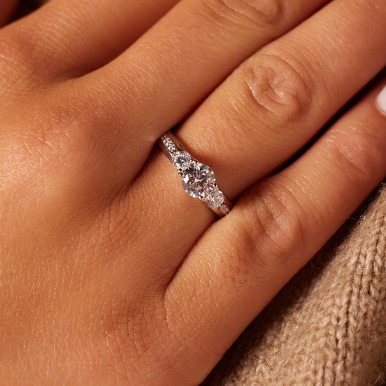 Bague en argent avec zircone