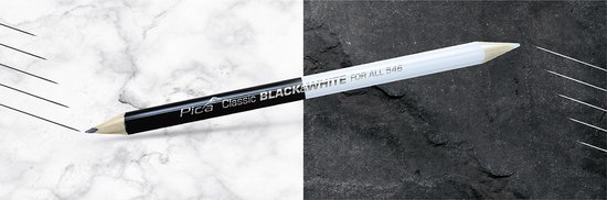 Zwart en wit Pica potlood met 'Pica CLASSIC BLACK & WHITE FOR ALL 546' tekst, op een marmeren en rotsachtige achtergrond.