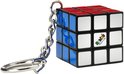 Rubik's Cube sleutelhanger met blauwe, witte en rode vlakken zichtbaar.