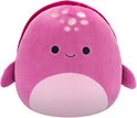 Roze zeeschildpad knuffel met lichtroze buik en stippen op de kop.