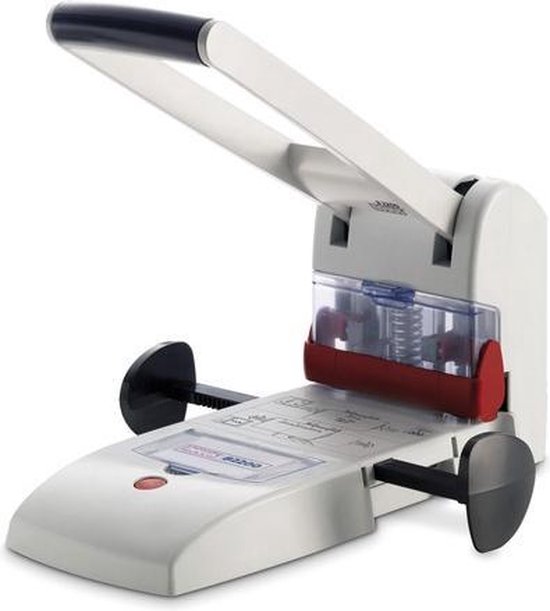 Zilverkleurige Novus B2200 perforator met lange hendel, rode perforatoropeningen en papiergeleider.