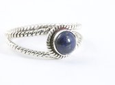 Opengewerkte zilveren ring met lapis lazuli - maat 18.5