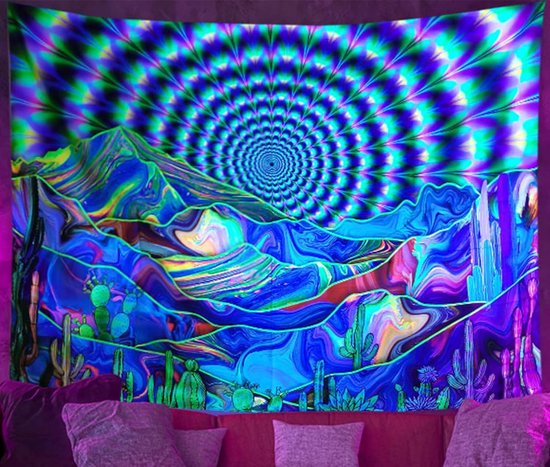 Ulticool - Bergen Cactus Zon - Glow in the Dark Tapestry Decoratie Magic - Psychedelisch - Blacklight Party Wandkleed Achtergronddoek - 200x150 cm - Backdrop UV Lamp Reactive - Groot wandtapijt - Poster - Neon Fluor Verlichting cadeau geven