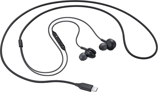 Zwarte AKG Type-C oordopjes met een gevlochten kabel en inline bediening.