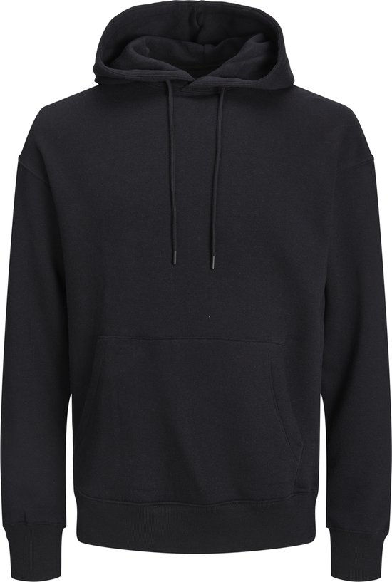 Sweat à capuche noir avec cordon de serrage et poche kangourou, sur fond noir.