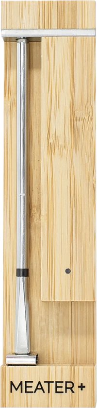 Meater+ thermometer in bamboe oplader met de tekst MEATER+.
