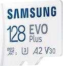Witte Samsung 128GB EVO Plus microSDXC A2 V30 kaart met blauwe en grijze tekst.