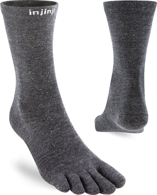 Chaussettes grises pour orteils Injinji, une chaussette vue de face, l'autre de dos.