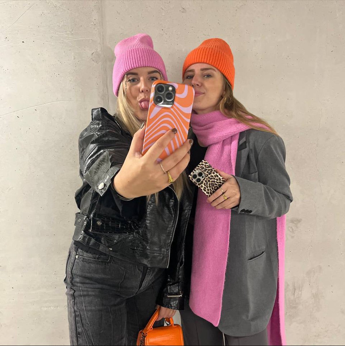iPhone 16 Plus hoesje met AirPods 3 case set – xoxo Wildhearts Boogie Wonderland Orange, dubbel laag, schokbestendig, golvend patroon - Afbeelding 3