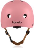 Roze fietshelm van Lionelo, van voren gezien, met zwarte ventilatiegaten en bruine bandjes.