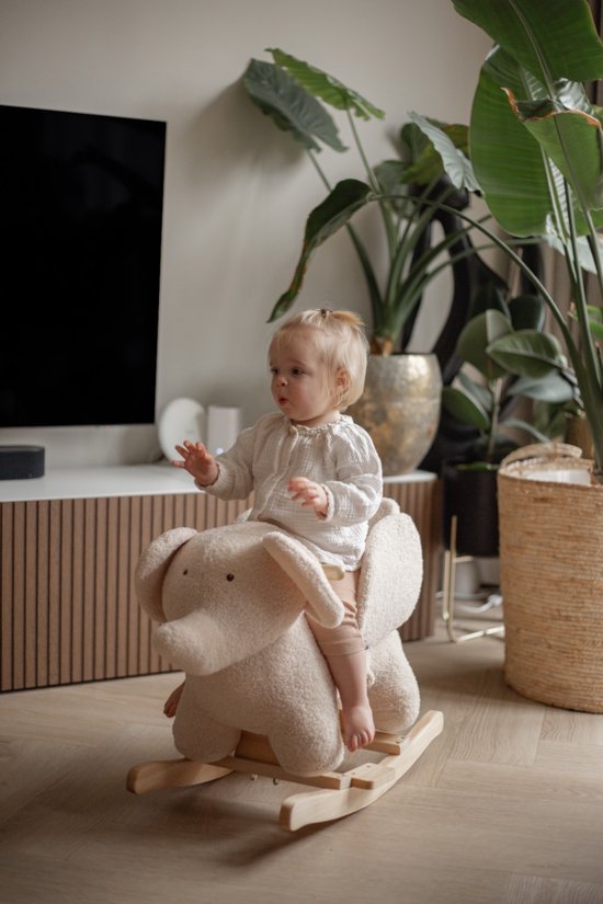 MamaLoes Olifant Olivier Bouclé - Hobbeldier - Schommeldier - 1 jaar van Mamaloes — afbeelding 5