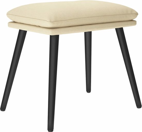 Crèmekleurige voetenbank met stoffen bekleding en slanke zwarte poten, van de zijkant.