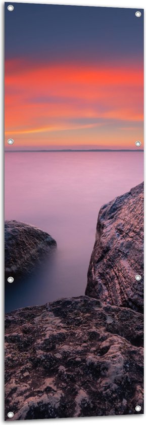WallClassics - Tuinposter – Oranje/Roze Lucht boven Meer - 50x150 cm Foto op Tuinposter  (wanddecoratie voor buiten en binnen)