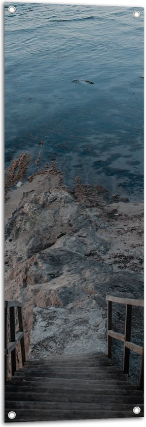 WallClassics - Tuinposter – Houten Trap naar de Zee - 40x120 cm Foto op Tuinposter  (wanddecoratie voor buiten en binnen)
