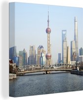 Canvas Schilderij Skyline van Shanghai met de Oriental Pearl Tower - 90x90 cm - Wanddecoratie