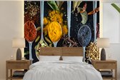 Behang - Fotobehang Kruiden - Lepel - Specerijen - Zwart - Keuken - Breedte 280 cm x hoogte 280 cm
