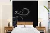 Behang - Fotobehang Fiets - Stuur - Zwart - Wit - Breedte 190 cm x hoogte 260 cm
