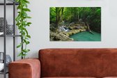 Canvas Schilderij Groene natuur in het Nationaal park Erawan in Thailand - 90x60 cm - Wanddecoratie