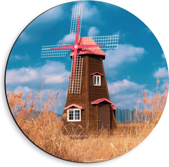 WallClassics - Dibond Muurcirkel - Bruine Molen tussen Grassen - 40x40 cm Foto op Aluminium Muurcirkel (met ophangsysteem)