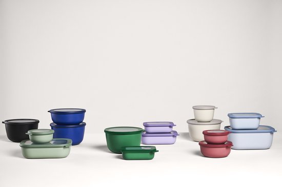 Une collection de boîtes de conservation diverses dans différentes couleurs et tailles. Disponible en noir, vert, bleu, violet, rose, gris clair et bleu clair.