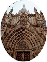 Dibond Ovaal - Vooraanzicht van Kathedraal in Barcelona in Spanje - 42x56 cm Foto op Ovaal (Met Ophangsysteem)