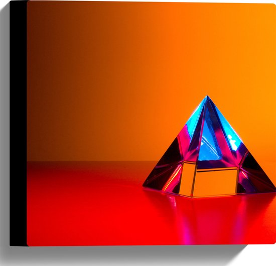 Canvas - Piramidevorm in Verschillende Kleuren tegen Oranje Achtergrond - 30x30 cm Foto op Canvas Schilderij (Wanddecoratie op Canvas)