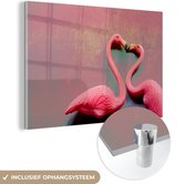 MuchoWow® Glasschilderij 120x80 cm - Schilderij acrylglas - Twee flamingo's kussen elkaar - Foto op glas - Schilderijen