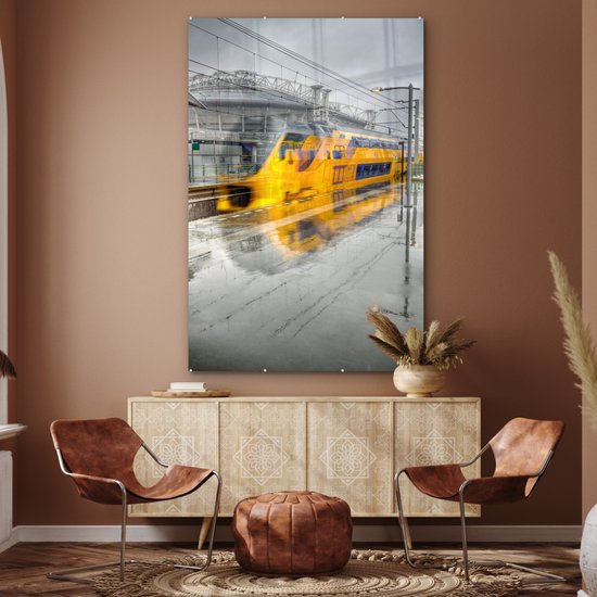 MuchoWow® Peinture sur Verre - Amsterdam - Train - Pluie - Nederland - 100x150 cm - Peintures sur Verre Acrylique - Photo sur Glas