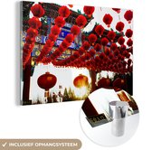 MuchoWow® Glasschilderij 30x20 cm - Schilderij acrylglas - Rode lampionnen in Beijing - Foto op glas - Schilderijen