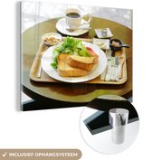MuchoWow® Glasschilderij 120x90 cm - Schilderij acrylglas - Ontbijt in een restaurant - Foto op glas - Schilderijen