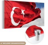 MuchoWow® Glasschilderij 80x40 cm - Schilderij acrylglas - Een Turkse vlag in de wind - Foto op glas - Schilderijen