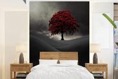 Behang - Fotobehang Een zwart-wit foto met een grote rode boom - Breedte 175 cm x hoogte 240 cm