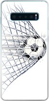Geschikt voor Samsung Galaxy S10 Plus hoesje - Een illustratie van een voetbal die het doel in gaat - Jongetjes - Meisjes - Kids - Siliconen Telefoonhoesje