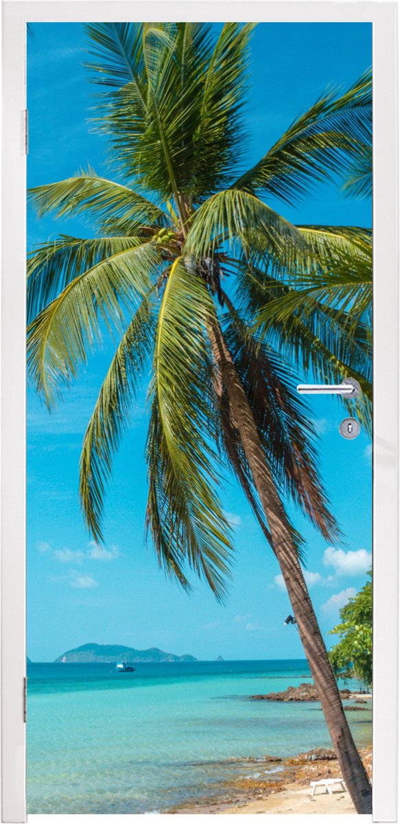 Afbeelding van product StickerSnake  Deursticker Een exotisch strand met palmbomen op Ko Chang - 80x205 cm - Deurposter