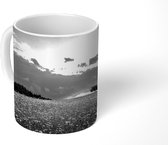 Mok - Groot veld met wilde bloemen - zwart wit - 350 ML - Beker