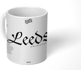 Mok - tekening van de stadsnaam Leeds - zwart wit - 350 ML - Beker