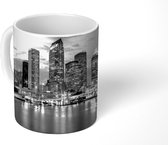Mok - De stadshorizon van Tampa tijdens de zonsondergang - zwart wit - 350 ML - Beker