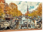 Fietsen op een brug over de grachten van Amsterdam - Foto op Dibond - 90 x 60 cm