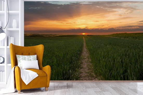 Papier peint photo en vinyle - La skyline de Miami en Amérique du Nord avec une vue sur le soleil d'automne largeur 330 cm x hauteur 220 cm - Tirage photo sur papier peint (disponible en 7 tailles)