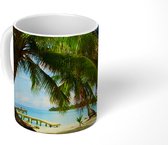 Mok - De palmbomen op helder wit strand bij de Baai-eilanden in Honduras - 350 ML - Beker