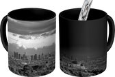 Magische Mok - Foto op Warmte Mok - Skyline van Los Angeles vanaf Griffith Park - zwart wit - 350 ML