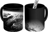 Magische Mok - Foto op Warmte Mok - Digitale wereldbol - zwart wit - 350 ML