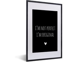 Fotolijst incl. Poster - Engelse quote "I'm not perfect. I'm original" op een zwarte achtergrond - 40x60 cm - Posterlijst
