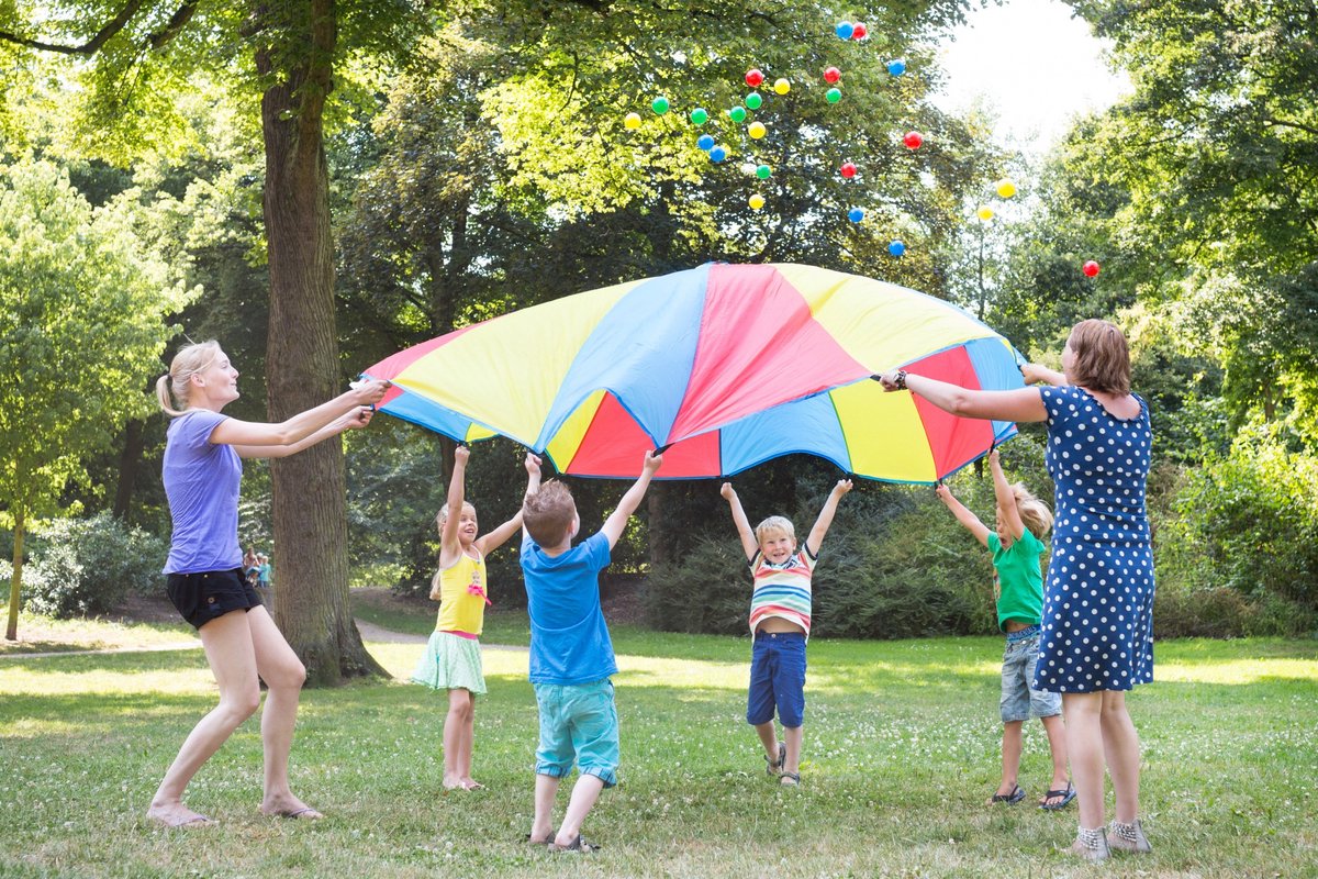 BS Toys Parachute Spel met Gat - Buitenspeelgoed - Vangspel - Doekspel 3 tot 12 Spelers - Spelletjes voor kinderen - Buiten speelgoed - Buitenspel - Buiten Spellen - Tuin Speelgoed - Strandspeelgoed - 3 Meter doek — afbeelding 7