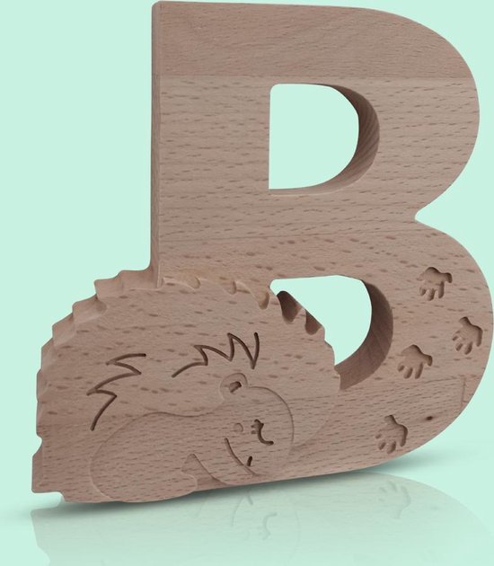 Houten letter B met een egeltje