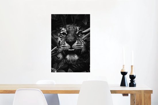 Affiche Tigre entre les plantes - noir et blanc - 60x90 cm